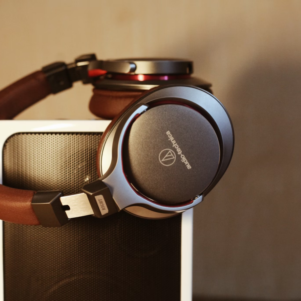 Choosing the Right Headphones for Podcasting