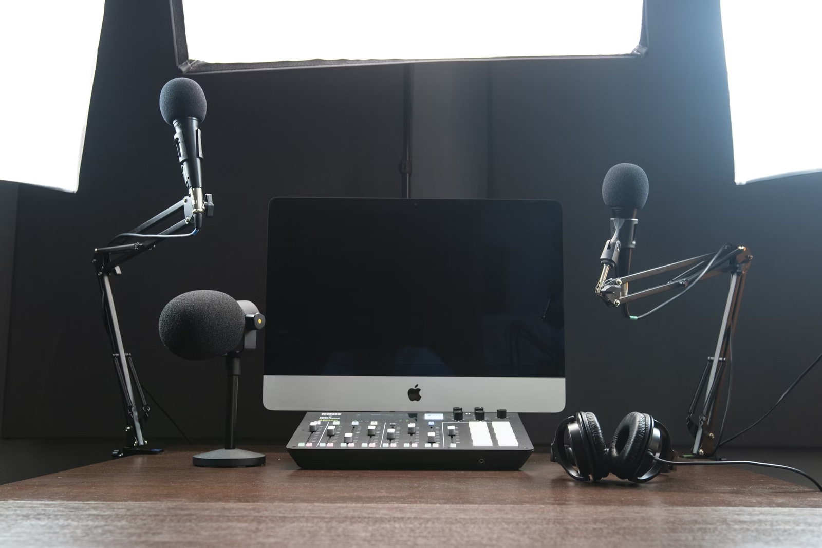 Read more about the article Transforming a Spare Room into a Podcast Studio